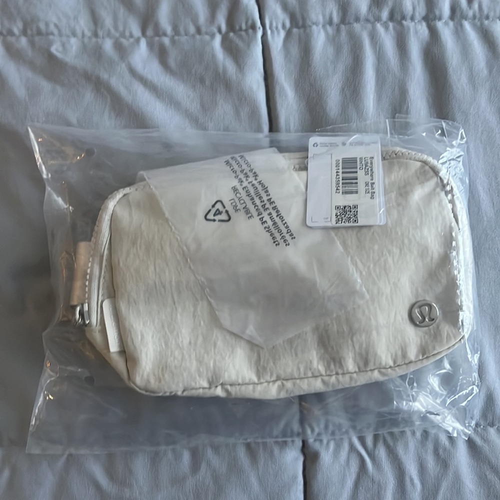 OPAL WHITE lulu lemon everywhere belt bag